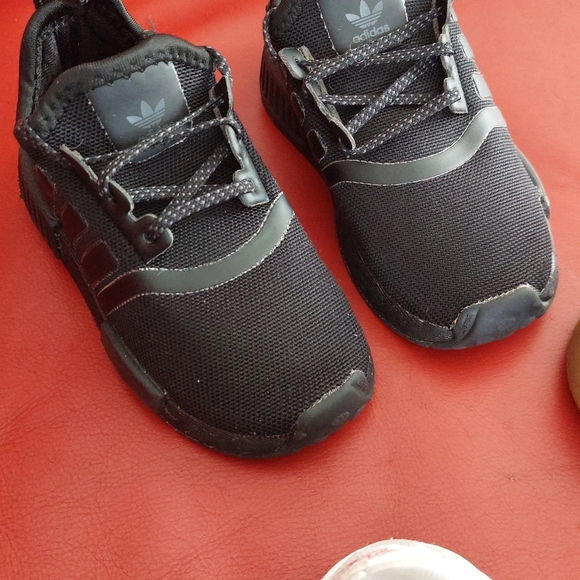 Lot Of 3 Kids Sneakers Sz 5,6,7 Jordans Adidas Shoes ( Bag C) - Picture 4 of 15